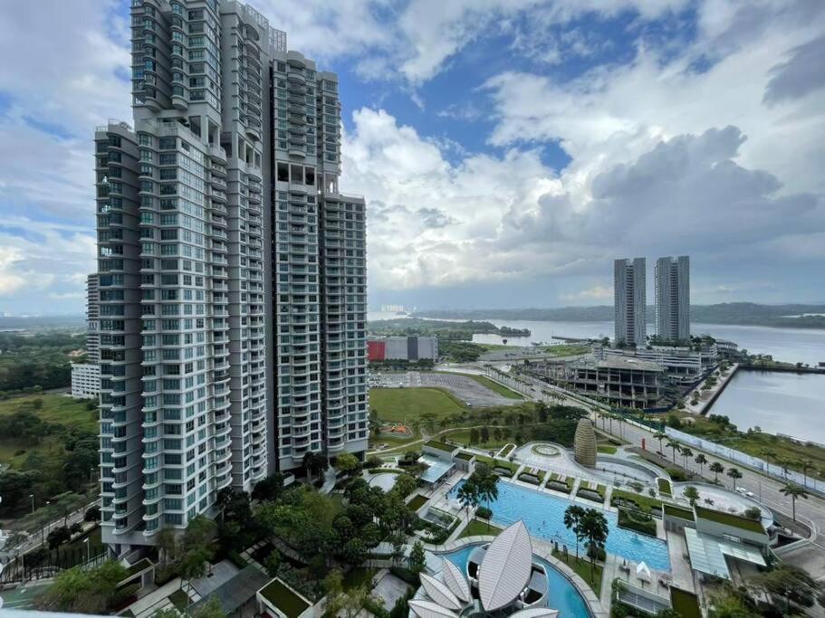 Teega Suites Seaview By Vdo Homestay Nusajaya  Exterior photo